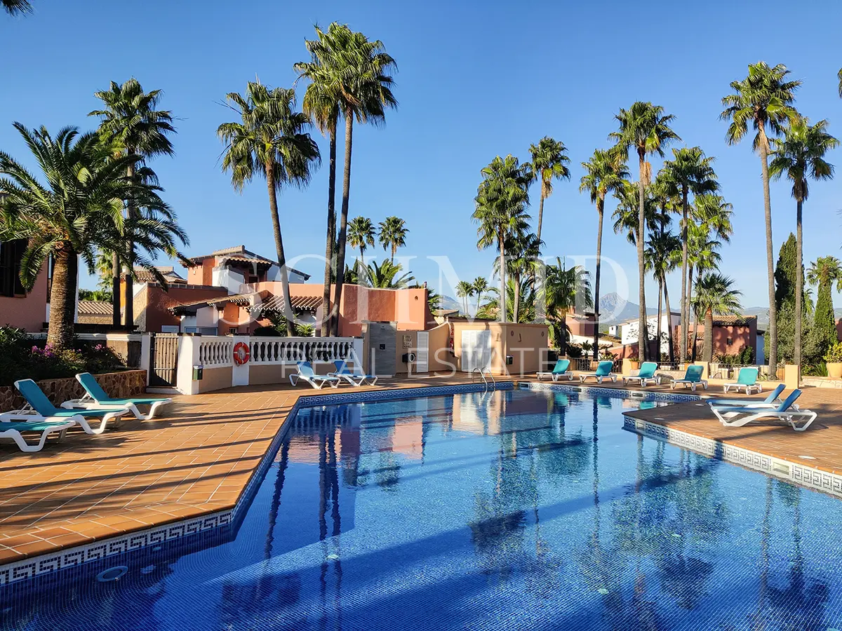 Haus mit Pool am Golfplatz von Santa Ponsa in Wohnanlage Las Abubillas im Südwesten von Mallorca