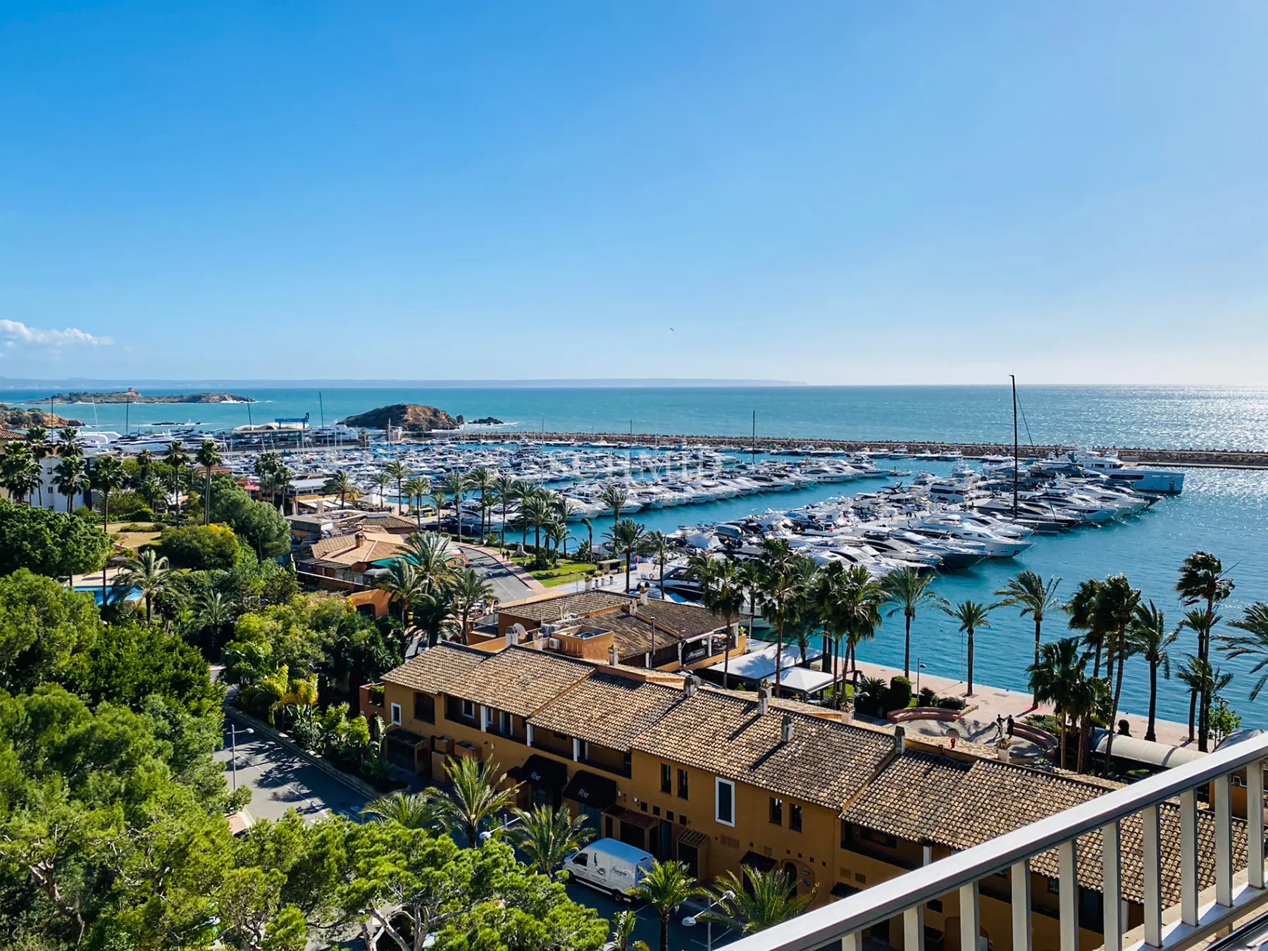 Renovierte Wohnung mit Meerblick in Puerto Portals